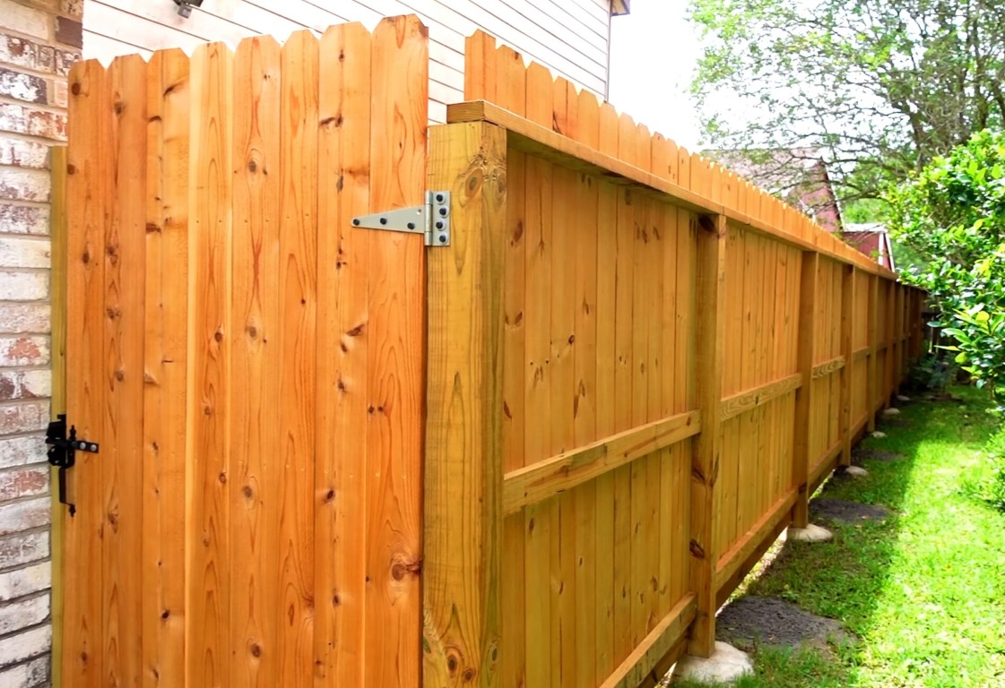 Professional fence installation in Pomona, CA