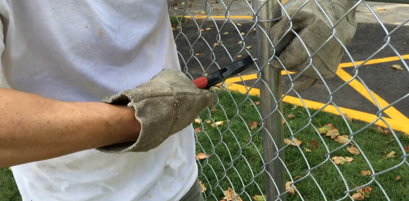 Expert fence repair and replacement in Pomona, CA